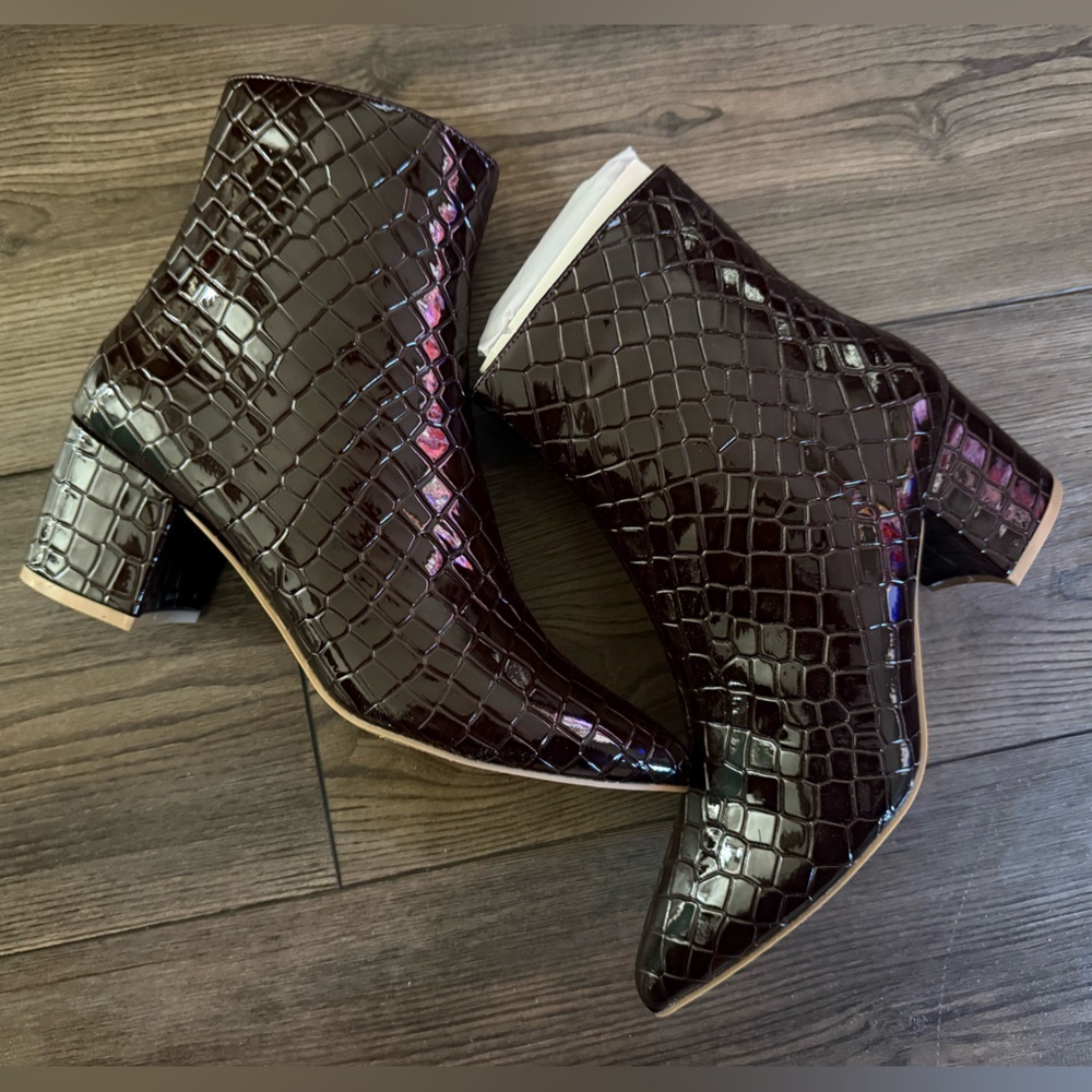Sugar “Nightlife” Croc-Embossed Patent Ankle Boots Dark Brown Micro Size 7 NWT
